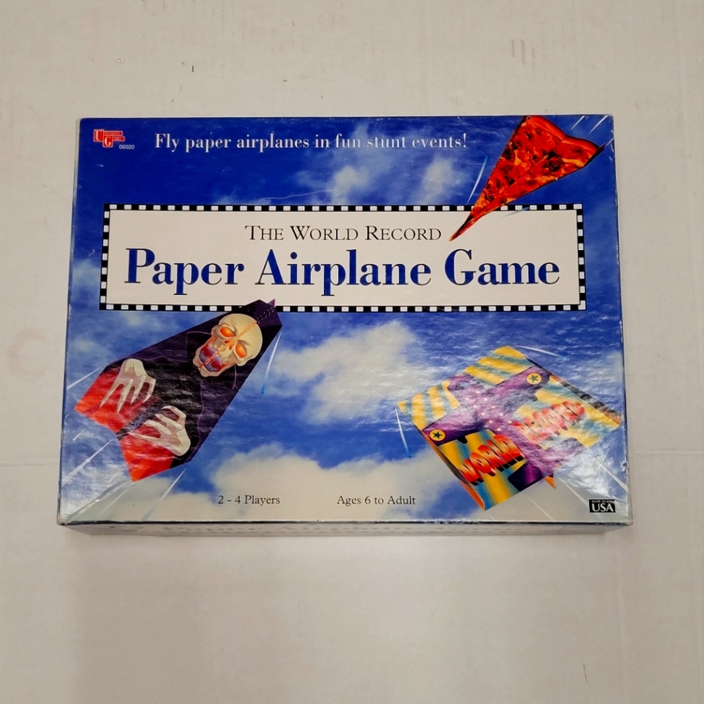 Vintage 1997 THE WORLD RECORD PAPER AIRPLANE GAME. University Games
